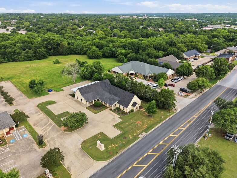 More Photos Of 914 Foster Ln, Weatherford Healthcare For Lease