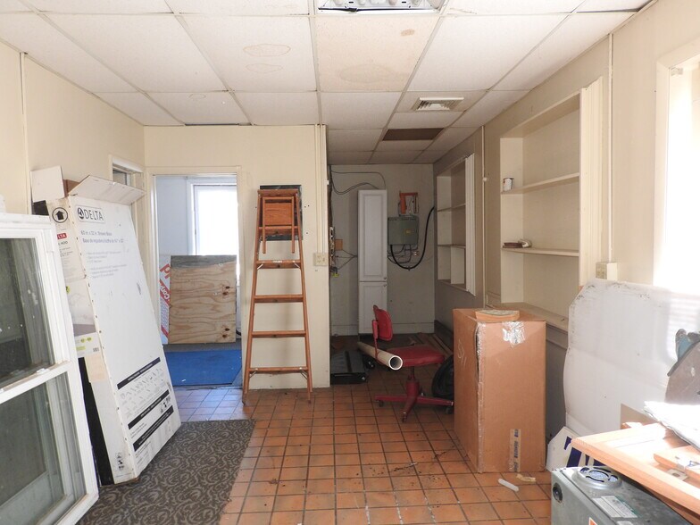 More Photos Of 1800 Brewerton Rd, Mattydale Freestanding For Sale