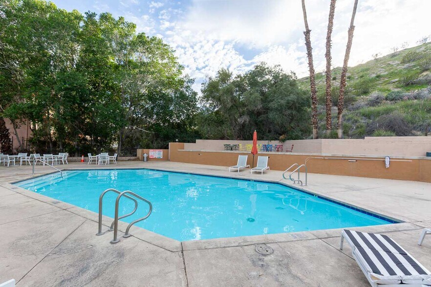More Photos Of 1633 S Palm Canyon Dr, Palm Springs Hotel For Sale