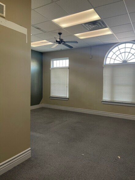 More Photos Of 1401 E Douglas Ave, Wichita Office For Lease
