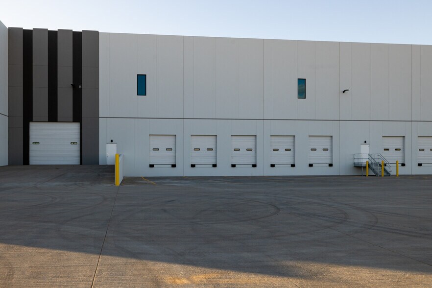 More Photos Of 2377 S Arizona Ave, Chandler Warehouse For Lease