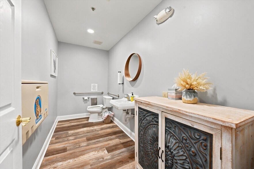 More Photos Of 103 Garris Rd, Downingtown Medical For Sale