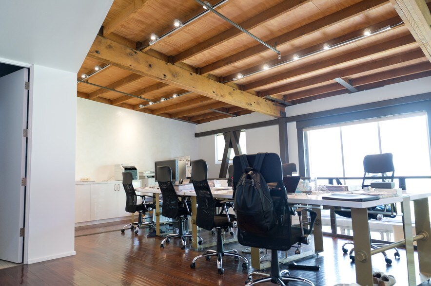 More Photos Of 2100 Abbot Kinney Blvd, Venice Office For Lease