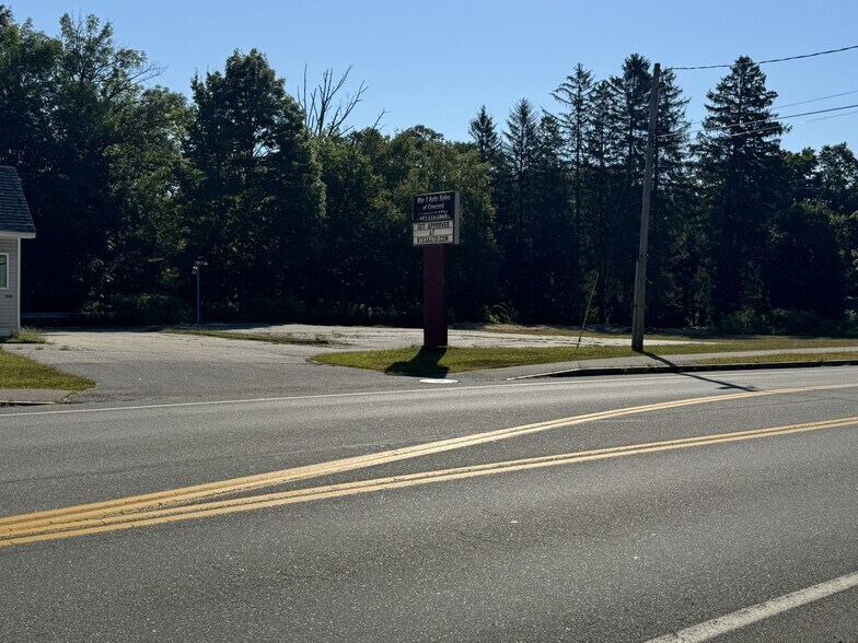 More Photos Of 310 N State St, Concord Showroom For Lease