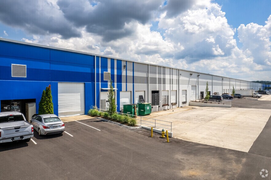 More Photos Of 240-264 Oxmoor Ct, Birmingham Distribution For Lease