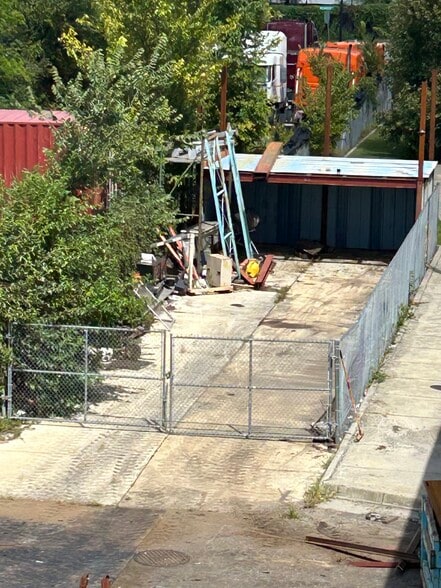 More Photos Of 2304 Turnpike Rd, Portsmouth Service For Sale