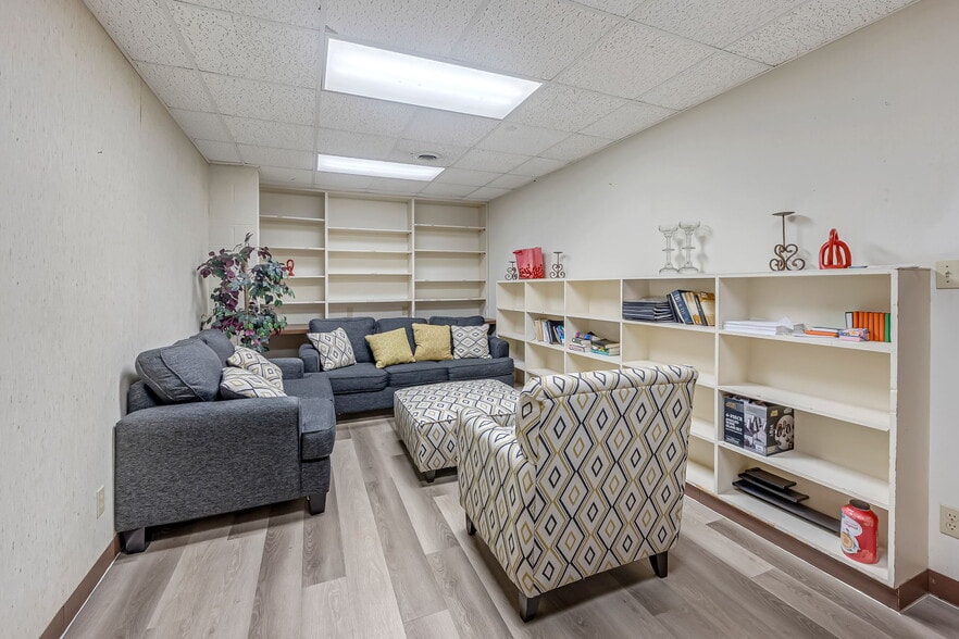 More Photos Of 906 Avenue A, Katy Schools For Sale