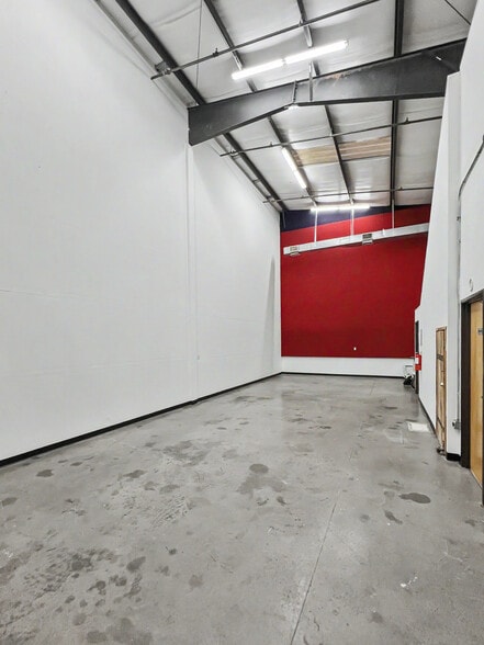 More Photos Of 21 Bisbee Ct, Santa Fe Warehouse For Lease