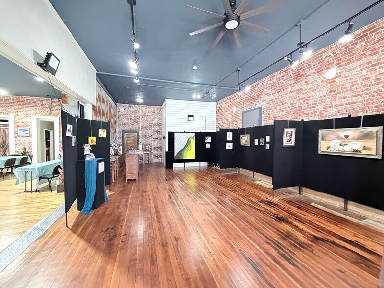 More Photos Of 328-340 Oak St, Red Bluff Storefront For Sale