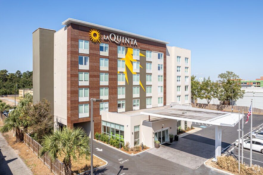 Primary Photo Of 3650 Airport Blvd, Mobile Hotel For Sale