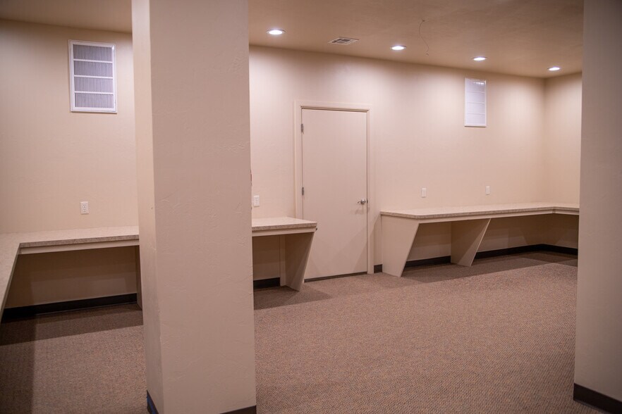 More Photos Of 908 SW 107th St, Oklahoma City Medical For Lease