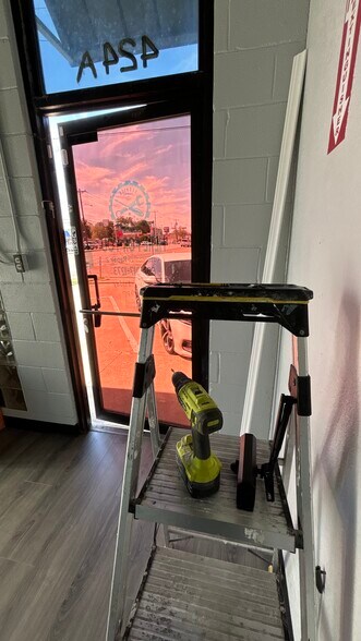 More Photos Of 424 W Henderson St, Cleburne Auto Dealership For Lease