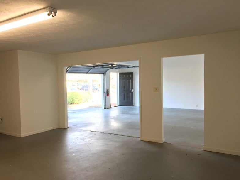 More Photos Of 1175 Mount Bethel Dr, Marietta Light Distribution For Lease