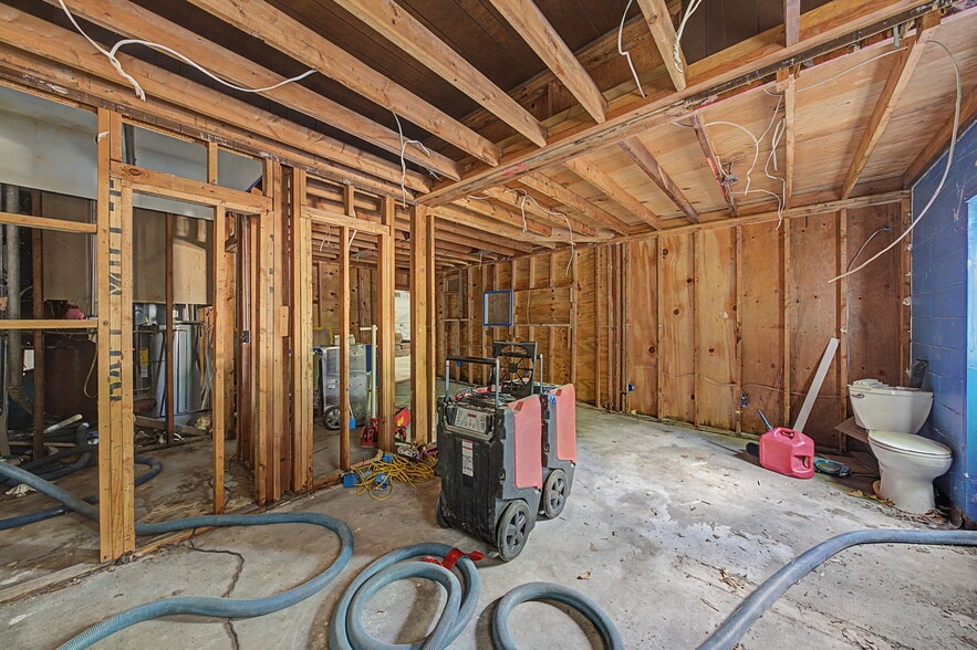 More Photos Of 23 Malcolm St, Morristown Industrial For Sale