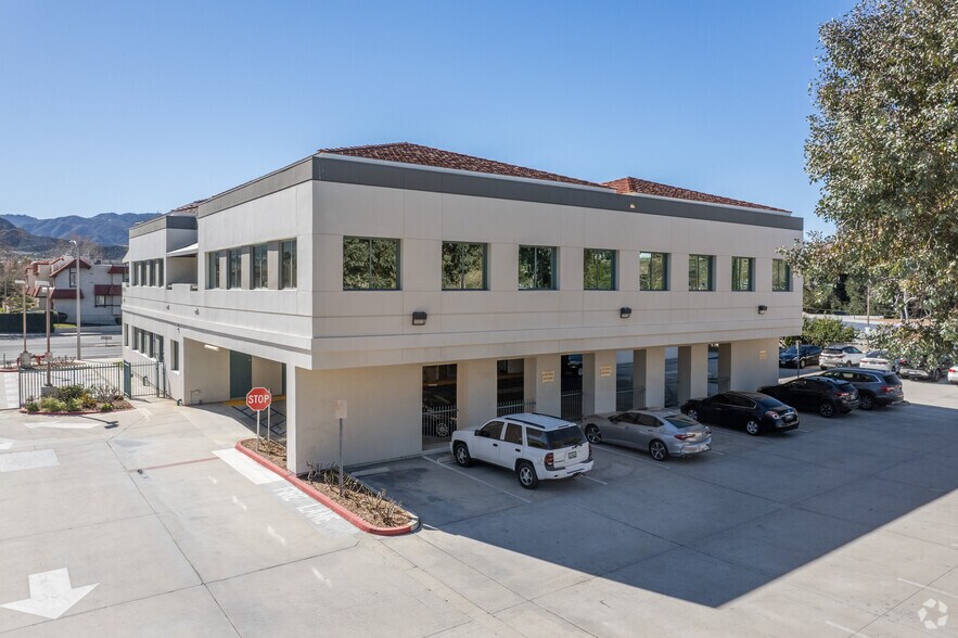 More Photos Of 17909 Soledad Canyon Rd, Santa Clarita Medical For Lease