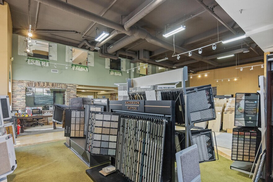 More Photos Of 28350 Roadside Dr, Agoura Hills Storefront For Sale