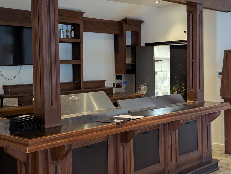 More Photos Of 2300 Wharncliffe Rd S, London Restaurant For Sale