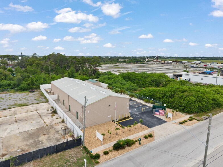 More Photos Of 743 Wesley Ave, Tarpon Springs Warehouse For Lease