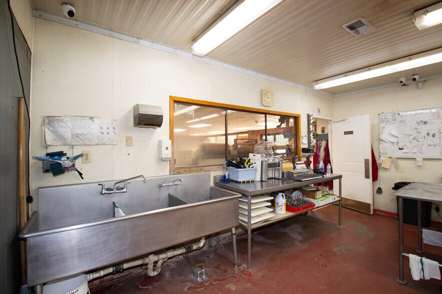 More Photos Of 47506 US-290 BUS, Hempstead Convenience Store For Sale