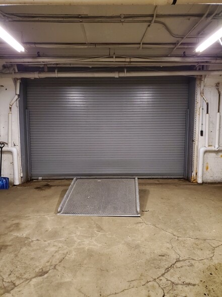 More Photos Of 121 1st Ave, Hamilton Warehouse For Lease