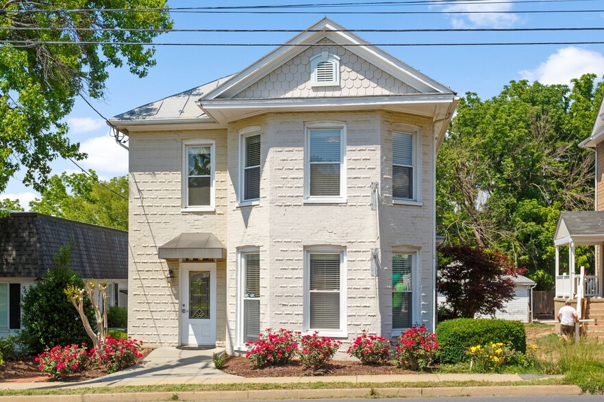 More Photos Of 380 E Market St, Harrisonburg Office For Lease