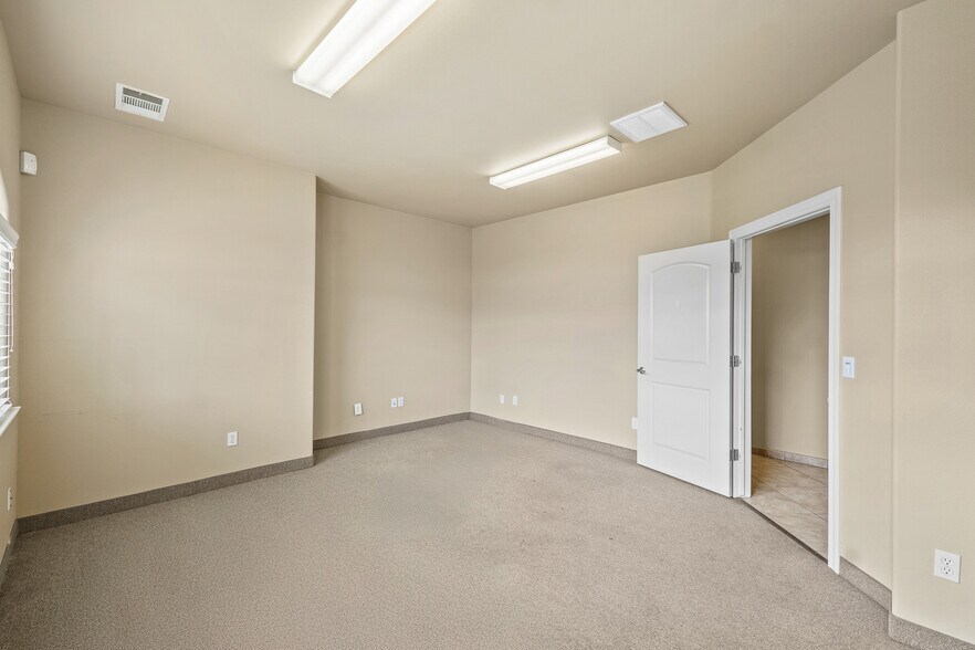 More Photos Of 131 E Kern Ave, Tulare Medical For Lease