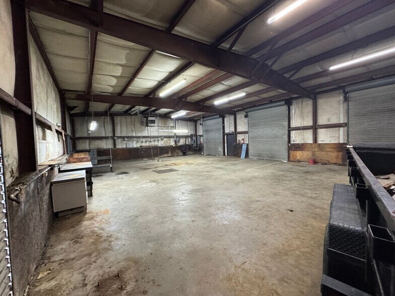 More Photos Of 13231 Veterans Memorial Hwy, Douglasville Auto Repair For Lease