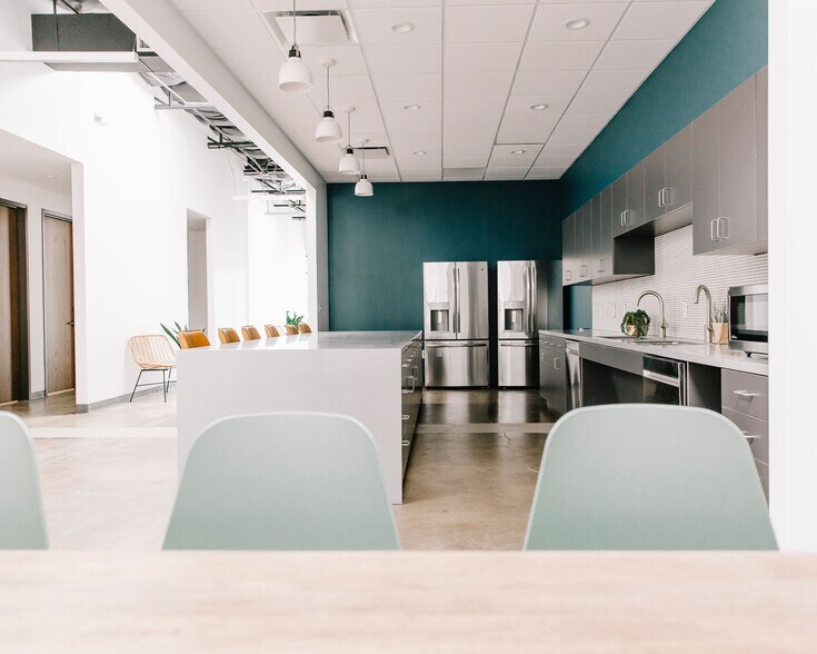 More Photos Of 3927 Main St, Dallas Office For Lease