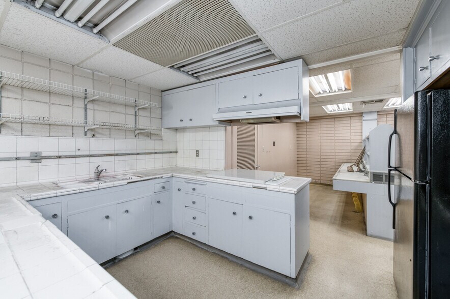 More Photos Of 446 W Shaw Ave, Fresno Office For Sale