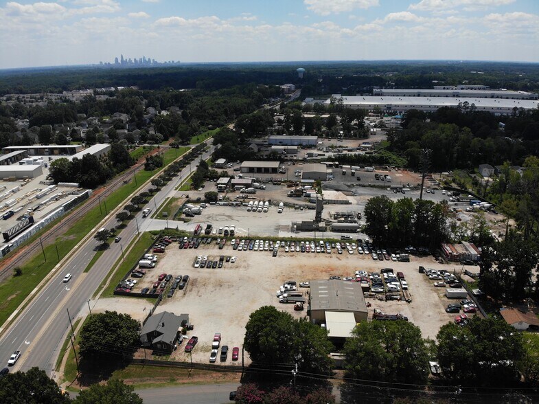 More Photos Of 7325 Old Statesville Rd, Charlotte Industrial For Lease