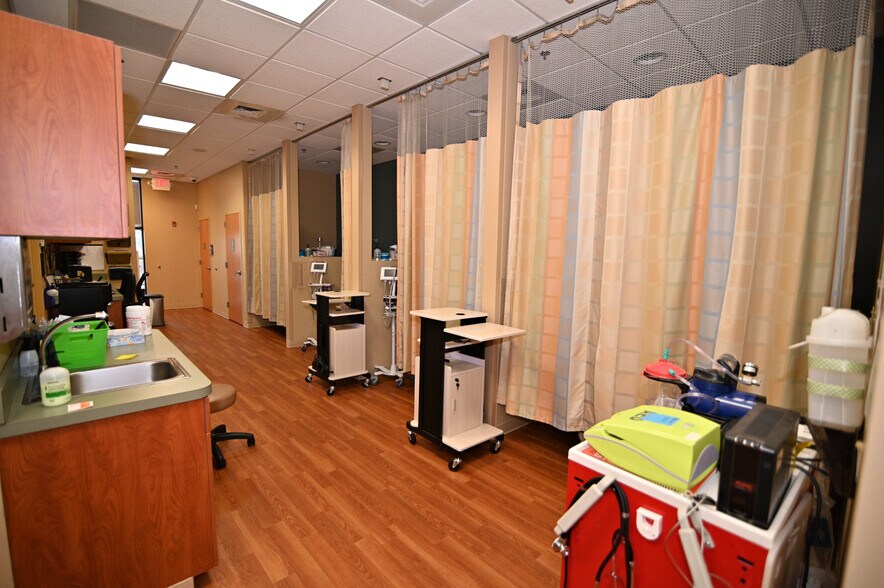 More Photos Of 2960 Technology Pl, Waldorf Research And Development For Lease