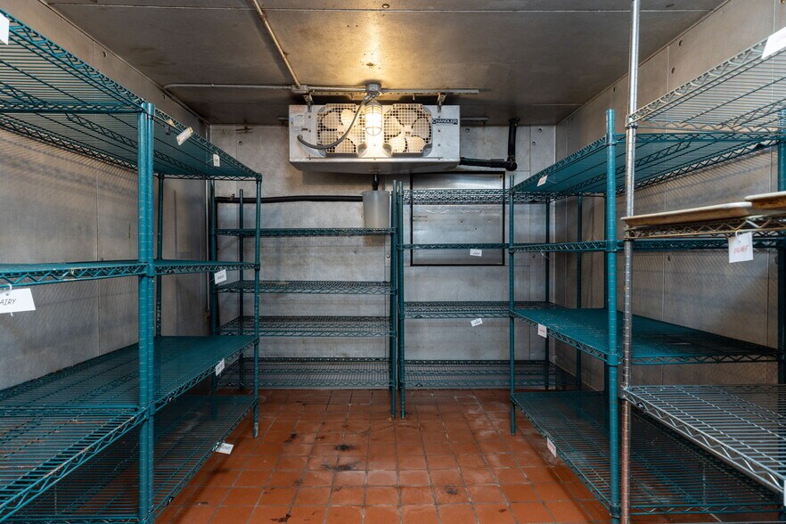 More Photos Of 250 Conicville Rd, Mount Jackson Hotel For Lease