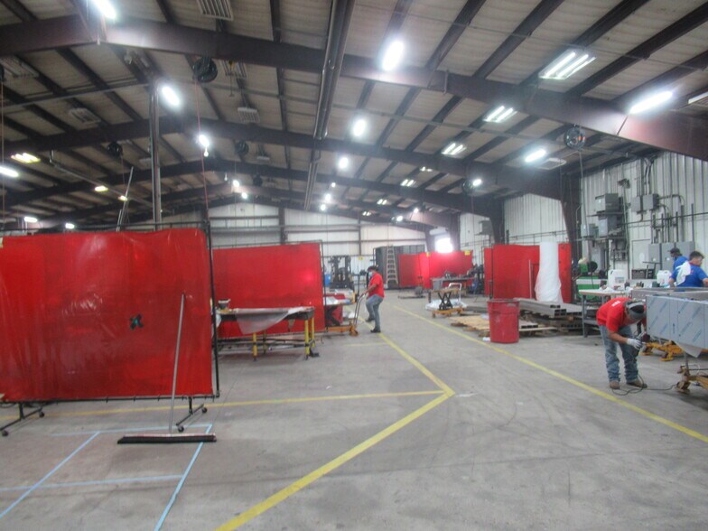 More Photos Of 13391 E Fm 1097 Rd, Willis Manufacturing For Sale