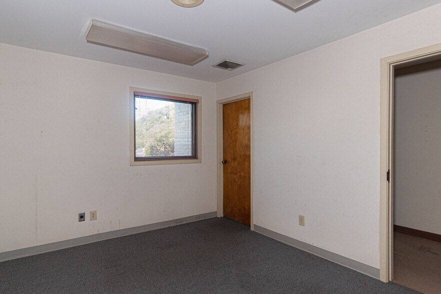 More Photos Of 1906 Warm Springs Rd, Columbus Medical For Sale