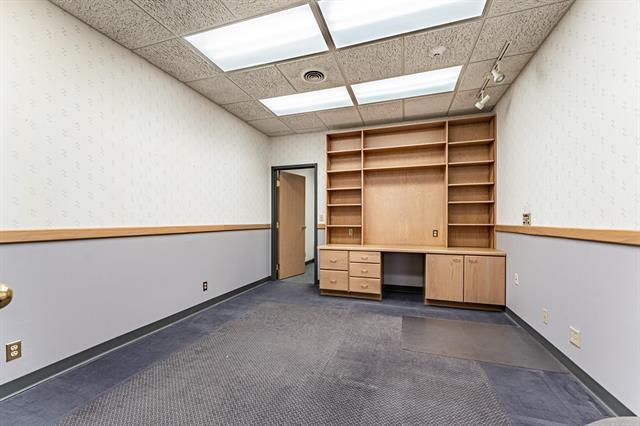 More Photos Of 34 SE Main St, Blackfoot Office For Sale
