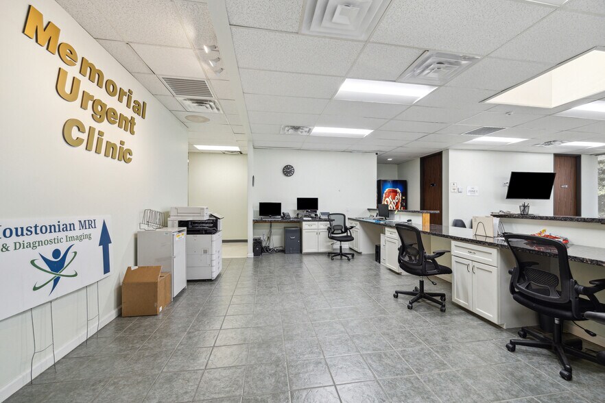More Photos Of 19007 Highway 59 N, Humble Medical For Sale