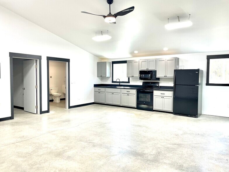 More Photos Of 7601 WA-270, Pullman Flex For Lease