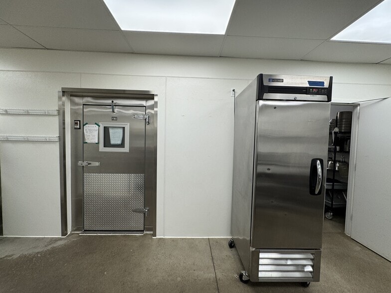 More Photos Of 20390 N M 52, Chelsea Restaurant For Lease