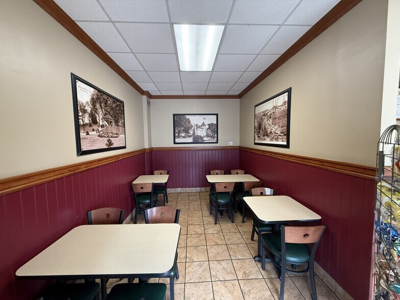 More Photos Of 85 Granite St, Westerly Restaurant For Lease