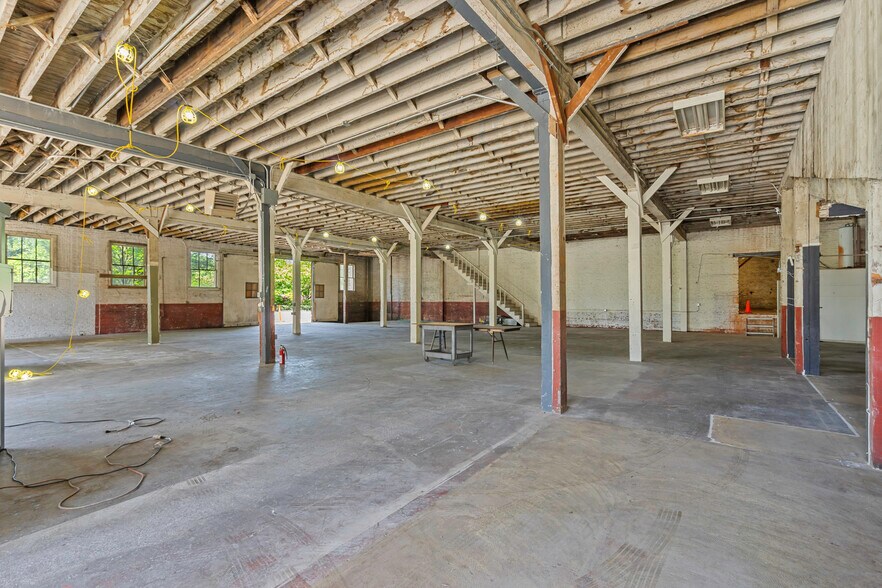 More Photos Of 217 State St, Salem Storefront Retail Office For Sale