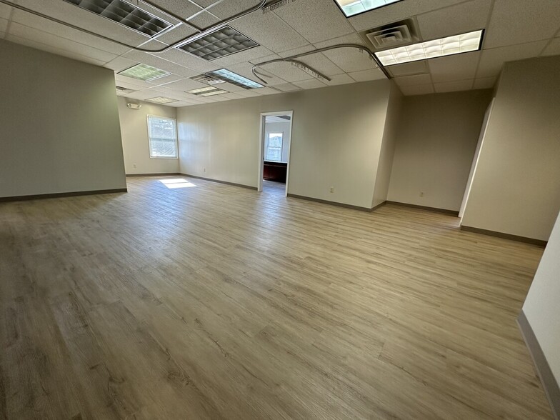 More Photos Of 860 NW Washington Blvd, Hamilton Medical For Sale