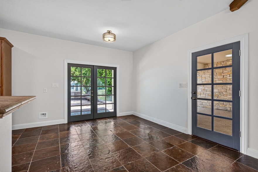 More Photos Of 2234 Highway 90 w, Castroville Flex For Sale