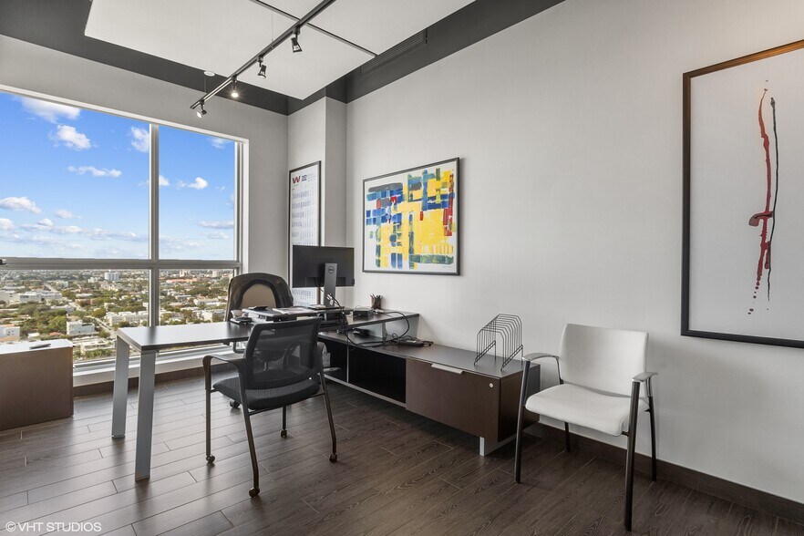 More Photos Of 175 SW 7th St, Miami Medical For Sale