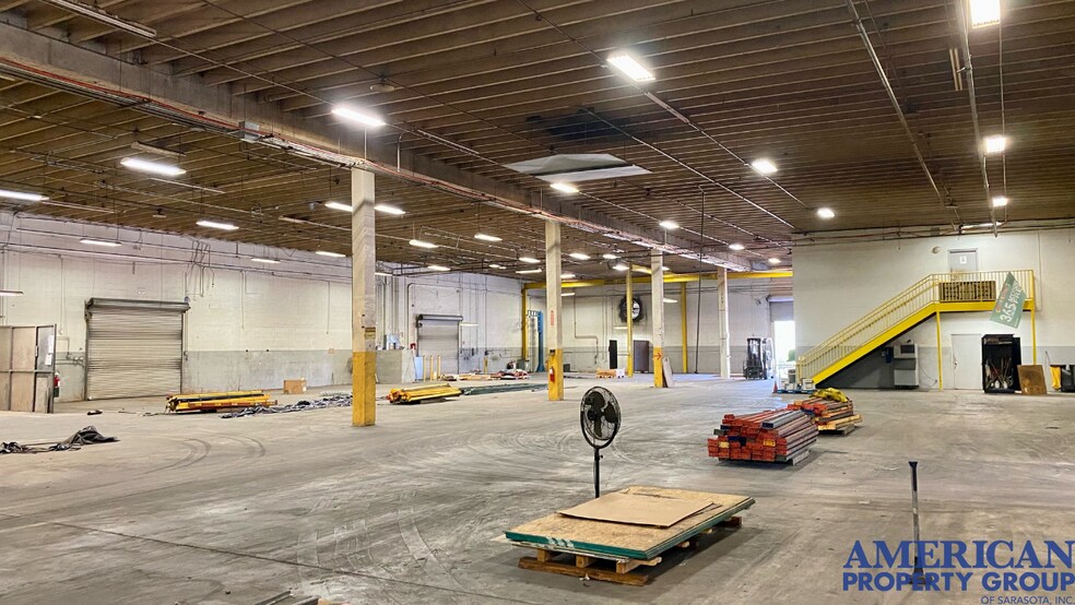 More Photos Of 2075 47th St, Sarasota Warehouse For Lease
