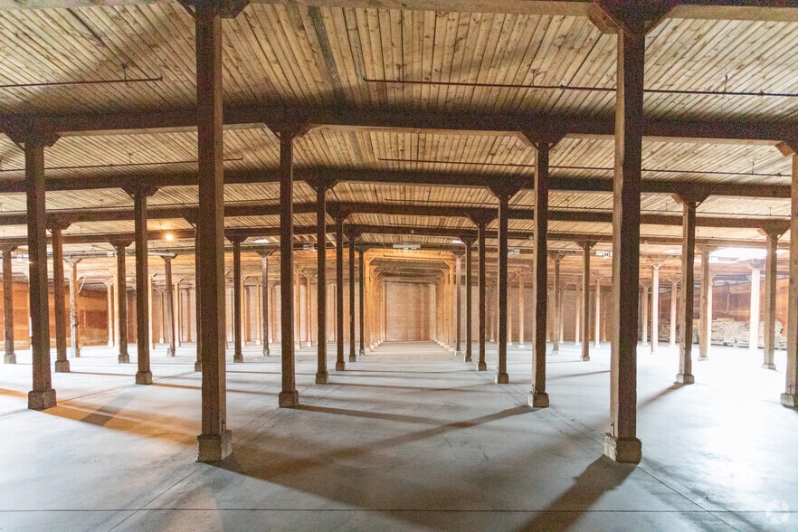 More Photos Of 946 Newgass St, Danville Manufacturing For Lease