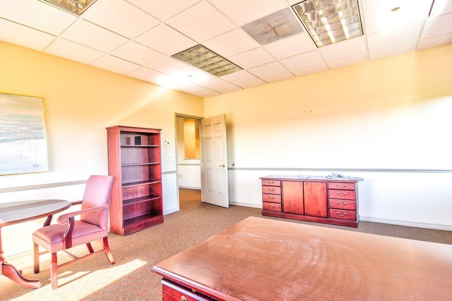 More Photos Of 1150 Cleveland St, Clearwater Office For Lease