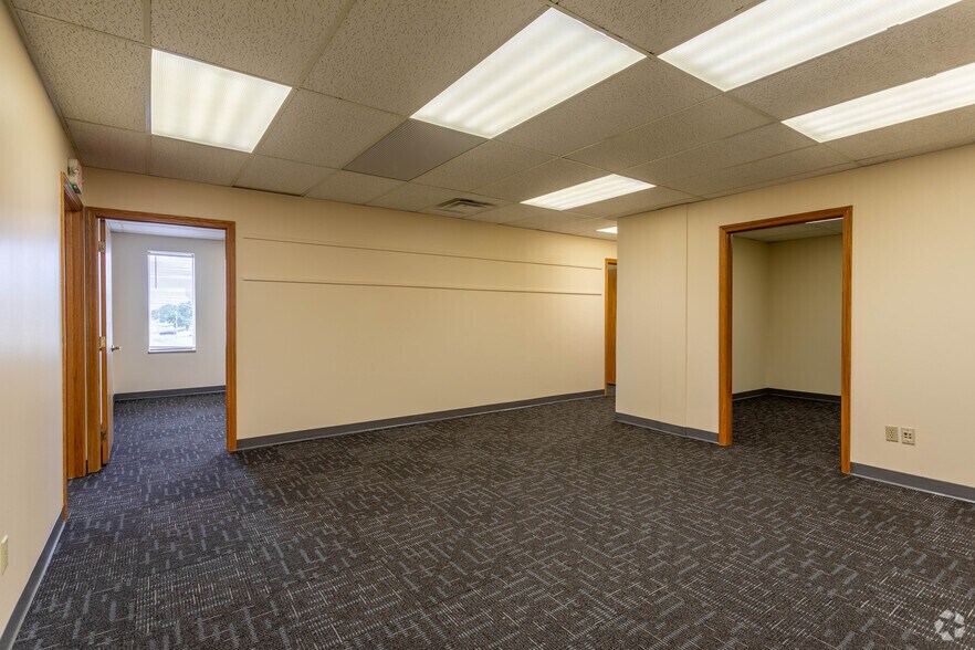More Photos Of 6161 Busch Blvd, Columbus Office For Lease