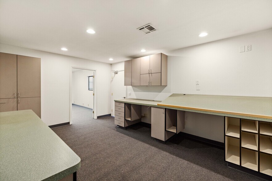 More Photos Of 38559 E 6th St, Palmdale Warehouse For Sale