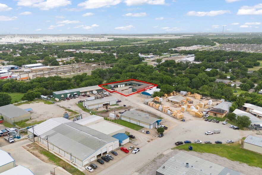 More Photos Of 308 Thomas Pl, Everman Warehouse For Sale