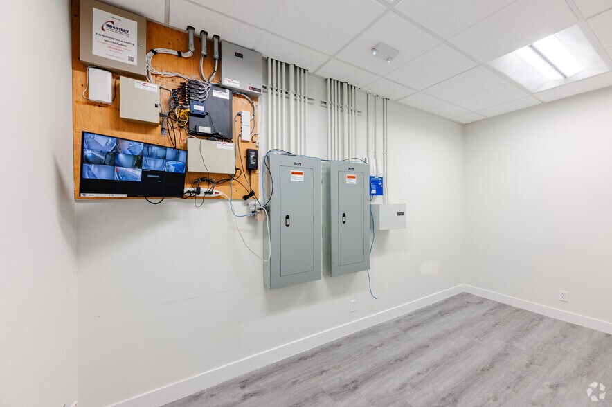 More Photos Of 530 S 6th St, Las Vegas Office For Lease